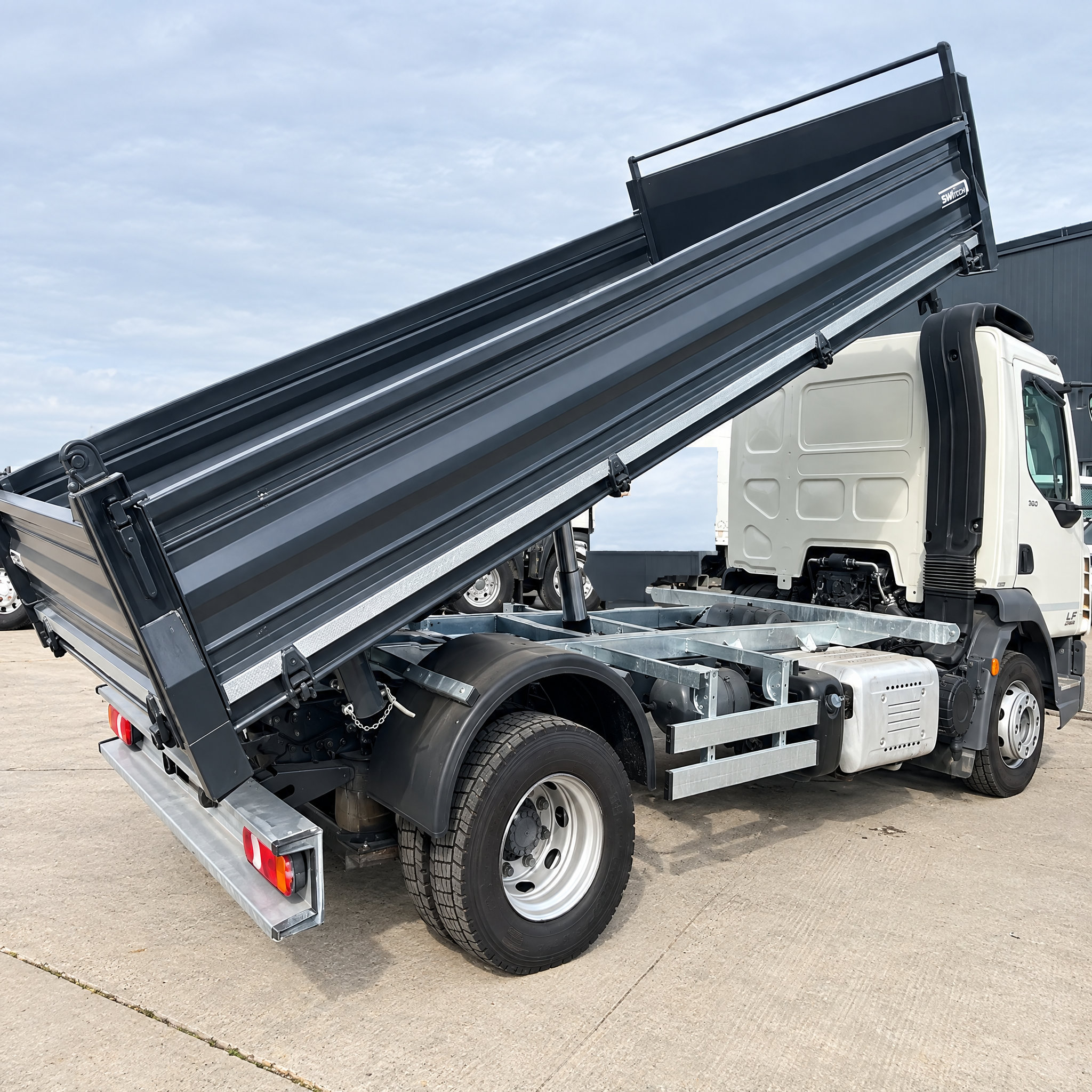 2017 DAF LF180 tipper (3 sides) - Automatic - Euro 6 - Image 4