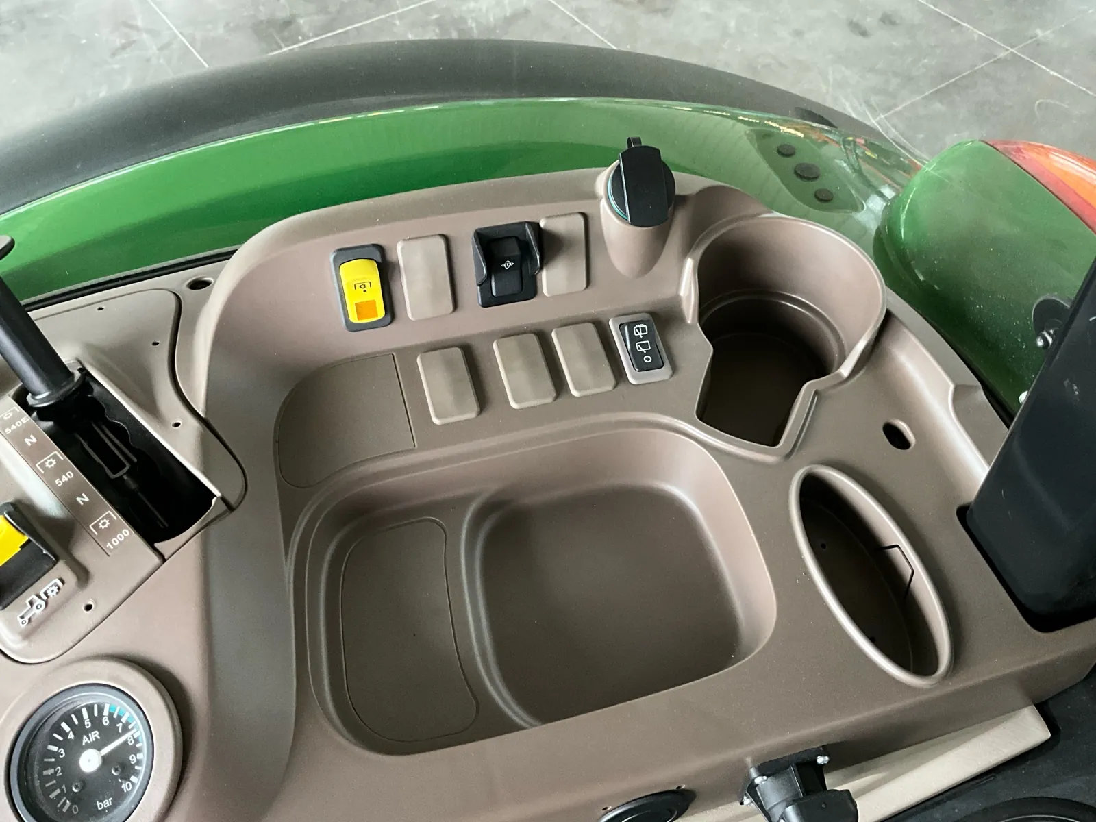 2024 John-Deere 5100 M 4WD Farm Tractor - Image 10