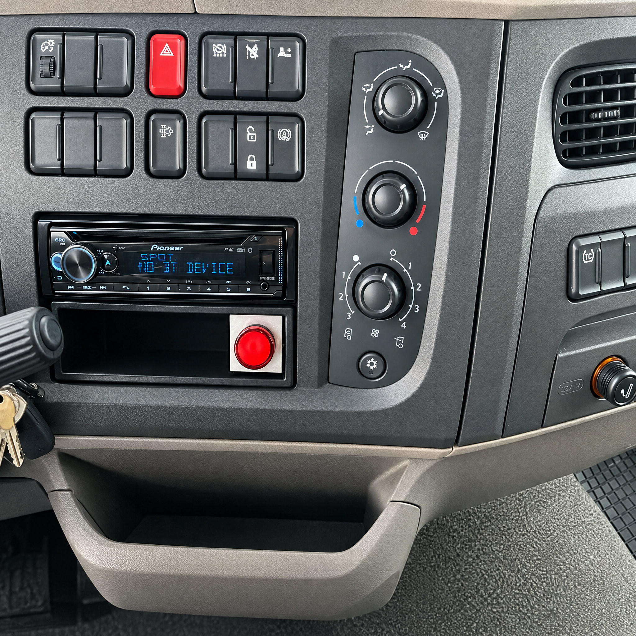 2017 DAF LF180 tipper (3 sides) - Automatic - Euro 6 - Image 33